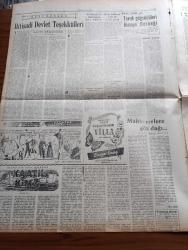 Halkçı Gazete - 5 Haziran 1954 - Vietnam Bağımsızlık Anlaşması - Galatasaray İzmirspor'a 4 0 Galip - Hindiçini Savaşı'nın 7 Yıllık Seyir Haritası - Başbakan Adnan Menderes'in Demeci Türkiye Amerikan Siyasetini Tamamen Benimsenmiştir - Dulles'in Türkiye'ye Yardım İçin İkazı - Vietnam'ın Bağımsızlık Anlaşması - Yunanistan'da Balkan İttifakını Kabul Ediyor - Fahrettin Ergüvenç - Evliya Çelebi Gibi Yazan Muhtar Enata - Tavuk Göğüscüleri Himaye Derneği - Antalya'da Fil Hastalığına Karşı Tedbirler - Habeşistan İmparatoru Haile Selasiye'yi 1 Milyon Kişi Alkışladı - Kurbağa Kadın Jean Clarke - İlim Ve Teknik Dünyası Rüyalar - Dünyanın En İlgi Çeken Zengini Ağa Han Hayatını Anlatıyor Yazı Dizisi - Baykara'nın Serüvenleri Yeni Zamanlara Doğru Resimli Romanı - İran Tab Güreş Kulübünün Son Müsabakaları - Manchester Tiyatrosunun Patinaj Yıldızları Desmond Scott İle Kathie Warren - Pond's Kremleri - Sana Nebati Margarin - İstanbul Şehir Tiyatrosu