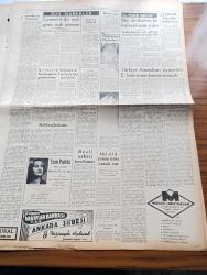 Halkçı Gazete - 5 Haziran 1954 - Vietnam Bağımsızlık Anlaşması - Galatasaray İzmirspor'a 4 0 Galip - Hindiçini Savaşı'nın 7 Yıllık Seyir Haritası - Başbakan Adnan Menderes'in Demeci Türkiye Amerikan Siyasetini Tamamen Benimsenmiştir - Dulles'in Türkiye'ye Yardım İçin İkazı - Vietnam'ın Bağımsızlık Anlaşması - Yunanistan'da Balkan İttifakını Kabul Ediyor - Fahrettin Ergüvenç - Evliya Çelebi Gibi Yazan Muhtar Enata - Tavuk Göğüscüleri Himaye Derneği - Antalya'da Fil Hastalığına Karşı Tedbirler - Habeşistan İmparatoru Haile Selasiye'yi 1 Milyon Kişi Alkışladı - Kurbağa Kadın Jean Clarke - İlim Ve Teknik Dünyası Rüyalar - Dünyanın En İlgi Çeken Zengini Ağa Han Hayatını Anlatıyor Yazı Dizisi - Baykara'nın Serüvenleri Yeni Zamanlara Doğru Resimli Romanı - İran Tab Güreş Kulübünün Son Müsabakaları - Manchester Tiyatrosunun Patinaj Yıldızları Desmond Scott İle Kathie Warren - Pond's Kremleri - Sana Nebati Margarin - İstanbul Şehir Tiyatrosu