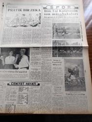 Halkçı Gazete - 5 Haziran 1954 - Vietnam Bağımsızlık Anlaşması - Galatasaray İzmirspor'a 4 0 Galip - Hindiçini Savaşı'nın 7 Yıllık Seyir Haritası - Başbakan Adnan Menderes'in Demeci Türkiye Amerikan Siyasetini Tamamen Benimsenmiştir - Dulles'in Türkiye'ye Yardım İçin İkazı - Vietnam'ın Bağımsızlık Anlaşması - Yunanistan'da Balkan İttifakını Kabul Ediyor - Fahrettin Ergüvenç - Evliya Çelebi Gibi Yazan Muhtar Enata - Tavuk Göğüscüleri Himaye Derneği - Antalya'da Fil Hastalığına Karşı Tedbirler - Habeşistan İmparatoru Haile Selasiye'yi 1 Milyon Kişi Alkışladı - Kurbağa Kadın Jean Clarke - İlim Ve Teknik Dünyası Rüyalar - Dünyanın En İlgi Çeken Zengini Ağa Han Hayatını Anlatıyor Yazı Dizisi - Baykara'nın Serüvenleri Yeni Zamanlara Doğru Resimli Romanı - İran Tab Güreş Kulübünün Son Müsabakaları - Manchester Tiyatrosunun Patinaj Yıldızları Desmond Scott İle Kathie Warren - Pond's Kremleri - Sana Nebati Margarin - İstanbul Şehir Tiyatrosu