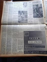 Zafer Gazetesi - 2 Ocak 1958 -  Şehzade Orhan Tarihi Aşk ve Macera Romanı -Başvekil Adnan Menderes'in Kıbrıs'lı Kardeşlerimize Mesajı - Reisicumhur Celal Bayar İstanbul'da - Yeni Seneye Büyük Bir Neşe İçinde Girildi - Dünyada Yılbaşı Nasıl Geçti - Yeni Sene Mesajları - 1958 Senesi Modası - Kerim Hanın Taç Giyme Töreni İçin Hazırlıklar - Manisa'da Bir Günde 160 Davaya Bakıldı - Türk Fransız Kültür Cemiyeti - Agatha Christie'den Dört Gün Sürecek Bir Maceranın Hikayesi İntihar Çeviren Betil Berkman - Eski Maarif Vekili Mustafa Necati Dün Anıldı - İstanbul'da Hiç Bir Kumarhane Kalmayacak - Meşhur Portrelerden Charles Dickens - Asrımızın En Büyük Tenoru Benjamino Gigli - Sinema Dedikoduları - Yılbaşı Gecesinden Resimler - Futbol Federasyonu Başkanı Orhan Şeref Apak - Beşiktaş Vefa Berabere Kaldı - Fenerbahçe Lefter Küçükandonyadis'siz Kampa Girdi