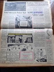 Zafer Gazetesi - 2 Ocak 1958 -  Şehzade Orhan Tarihi Aşk ve Macera Romanı -Başvekil Adnan Menderes'in Kıbrıs'lı Kardeşlerimize Mesajı - Reisicumhur Celal Bayar İstanbul'da - Yeni Seneye Büyük Bir Neşe İçinde Girildi - Dünyada Yılbaşı Nasıl Geçti - Yeni Sene Mesajları - 1958 Senesi Modası - Kerim Hanın Taç Giyme Töreni İçin Hazırlıklar - Manisa'da Bir Günde 160 Davaya Bakıldı - Türk Fransız Kültür Cemiyeti - Agatha Christie'den Dört Gün Sürecek Bir Maceranın Hikayesi İntihar Çeviren Betil Berkman - Eski Maarif Vekili Mustafa Necati Dün Anıldı - İstanbul'da Hiç Bir Kumarhane Kalmayacak - Meşhur Portrelerden Charles Dickens - Asrımızın En Büyük Tenoru Benjamino Gigli - Sinema Dedikoduları - Yılbaşı Gecesinden Resimler - Futbol Federasyonu Başkanı Orhan Şeref Apak - Beşiktaş Vefa Berabere Kaldı - Fenerbahçe Lefter Küçükandonyadis'siz Kampa Girdi