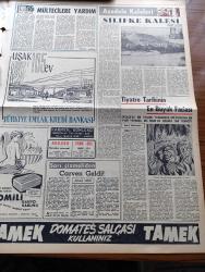 Zafer Gazetesi - 24 Kasım 1957 - Gıda Maddelerinin Ucuzlatılması İle Pamuk Hakkında Alınan Son Kararlar Memleket Çapında Memnunluk Yarattı - Başvekil Adnan Menderes'e Gönderilen Telgraflar - Bir İtalyan Alimine Göre Aya Gitme Yarışını Birleşik Amerika Kazanacak - İstanbul'un Sağmalcılar Köyünde Petrol Bulundu - Amerikan Başkanı Eisenhower Fas Kralı İle Görüşecek - Bir Avrupalının Hatıraları Yazan Stefan Zweig Yazı Dizisi - Komili Banyo Sabunu - Tamek Domates Salçası - Tiyatro Tarihinin En Büyük Faciası Chicago Yangını - Pe Re Ja Limon Çiçek Kolonyası - Renkli Sinemada Zara Han Filmi - Asuman Çintay Her Akşam Gençlik Parkında - Gima Mağazaları - Fenerbahçe Hacettepeye Mağlup Oldu - Fenerbahçe Umumî Kaptanı Fikret Kırcan İyi Değildik Dedi - Galatasaray İzmir'de Altay'ı Yendi - Beşiktaş Ve Kasımpaşa Zor Rakiplerini Yendiler