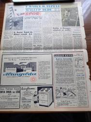 Zafer Gazetesi - 24 Kasım 1957 - Gıda Maddelerinin Ucuzlatılması İle Pamuk Hakkında Alınan Son Kararlar Memleket Çapında Memnunluk Yarattı - Başvekil Adnan Menderes'e Gönderilen Telgraflar - Bir İtalyan Alimine Göre Aya Gitme Yarışını Birleşik Amerika Kazanacak - İstanbul'un Sağmalcılar Köyünde Petrol Bulundu - Amerikan Başkanı Eisenhower Fas Kralı İle Görüşecek - Bir Avrupalının Hatıraları Yazan Stefan Zweig Yazı Dizisi - Komili Banyo Sabunu - Tamek Domates Salçası - Tiyatro Tarihinin En Büyük Faciası Chicago Yangını - Pe Re Ja Limon Çiçek Kolonyası - Renkli Sinemada Zara Han Filmi - Asuman Çintay Her Akşam Gençlik Parkında - Gima Mağazaları - Fenerbahçe Hacettepeye Mağlup Oldu - Fenerbahçe Umumî Kaptanı Fikret Kırcan İyi Değildik Dedi - Galatasaray İzmir'de Altay'ı Yendi - Beşiktaş Ve Kasımpaşa Zor Rakiplerini Yendiler