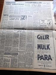 Zafer Gazetesi - 22 Kasım 1957 - Muhalefetin Harekatı Hakkında Meclis Tahkikatı Açılacak - Birleşik Amerika İle Fransa Anlaştı - Dünyanın 500 Ticari Bankası Arasında İş Bankası 128. Geliyor - Devlet Demiryolları Umum Müdürü Safa Yalçuk - İstanbul Valiliğine Tayin Edilen Mümtaz Tarhan - Birleşik Amerika'da Suni Peyki Fırlatmak İçin Son Hazırlıklar - Genç İtalyan Artist Alta Riba - Bir Avrupalının Hatıraları Yazan Stefan Zweig Yazı Dizisi - Radyo Ve Haberler - Hikmet Münir Ebcioğlu - Libya İstiklâlinin 8. Yılını Kutluyor - Ayda Bulunan Bir Dağa Atatürk İsmi Verildi - 15 Defa Ses Duvarını Aşan Kaplumbağa - Sevimli Şarkıcı Necla İz Ankara Palas Pavyonda - Nur Sineması - Gima Mağazaları - Komili Banyo Sabunu - Lefter Küçükandonyadis Can Bartu ve Şükrü Ersoy Fenerbahçe İle Ankara'ya Gelmiyorlar - Manş Denizini Geçmek Üzere Antrenman Yapan Mümtaz Bolmen - Galatasaray İzmir'e İki Kafile İle Gidiyor - Şehzade Orhan Tarihi Aşk ve Macera Romanı