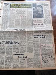 Zafer Gazetesi - 10 Ekim 1957 - İnşaatı Biten Yeni Ve Modern Bir Eser Afyon Çimento Fabrikası Yarın Açılıyor - Demokrat Parti'ye Kitleler Halinde İltihak Devam Ediyor - Ankara'da İki Caddeye Muhammed Rıza Şah Pehlevi Ve Tahran Adları Verildi - Eisenhower Amerikan Suni Peykinin Yakında Atılacağı Bildirdi - Üsküdar'da Dün 200 Dükkanın Temeli Atıldı - Bursa Merinos Fabrikasının Yünlü Dokuma Tesisleri Dün Törenle Açıldı - Dirilen Sevgili Yazan Muazzez Aruoba Yazı Dizisi - Zaman Haftalık Dergisi Bugün Neşriyata Başlıyor - 1950 1957 Vilayetlerde Yeni Eserler - 80'lik Müzisyen Pablo Cassals'ı Baştan Çıkaran Genç Kadın - Adviye Fenik - Ordu Futbol Takımı Tahran'da - Rockfeller İstanbul Konservatuarına 40.000 Dolar Yardımda Bulundu - Pe Re Ja Limon Kolonyası - Enerji Davamız Hal Yolunda Üç Büyük Termik Bölge Santralı - 19 Mayıs Stadının Açılışına Gelmek İçin Fenerbahçe Ve Galatasaray Yeniden Zorluk Çıkardı - Sofya Bükreş Münih Karma Güreş Takımları Şehrimize Geliyor - Soma Santrali