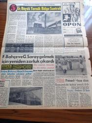 Zafer Gazetesi - 10 Ekim 1957 - İnşaatı Biten Yeni Ve Modern Bir Eser Afyon Çimento Fabrikası Yarın Açılıyor - Demokrat Parti'ye Kitleler Halinde İltihak Devam Ediyor - Ankara'da İki Caddeye Muhammed Rıza Şah Pehlevi Ve Tahran Adları Verildi - Eisenhower Amerikan Suni Peykinin Yakında Atılacağı Bildirdi - Üsküdar'da Dün 200 Dükkanın Temeli Atıldı - Bursa Merinos Fabrikasının Yünlü Dokuma Tesisleri Dün Törenle Açıldı - Dirilen Sevgili Yazan Muazzez Aruoba Yazı Dizisi - Zaman Haftalık Dergisi Bugün Neşriyata Başlıyor - 1950 1957 Vilayetlerde Yeni Eserler - 80'lik Müzisyen Pablo Cassals'ı Baştan Çıkaran Genç Kadın - Adviye Fenik - Ordu Futbol Takımı Tahran'da - Rockfeller İstanbul Konservatuarına 40.000 Dolar Yardımda Bulundu - Pe Re Ja Limon Kolonyası - Enerji Davamız Hal Yolunda Üç Büyük Termik Bölge Santralı - 19 Mayıs Stadının Açılışına Gelmek İçin Fenerbahçe Ve Galatasaray Yeniden Zorluk Çıkardı - Sofya Bükreş Münih Karma Güreş Takımları Şehrimize Geliyor - Soma Santrali