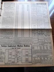 Zafer Gazetesi - 11 Ekim 1957 - Yeni Çimento Fabrikasının Açılış Töreninde Bulunmak Üzere Celal Bayar Ve Adnan Menderes Bugün Afyon'a Hareket Ediyor - Apa Barajının İlahesi Yapıldı - Menemen'de Demokrat Parti Mitingi - Maarif Vekili Tevfik İleri - Motorlu Taşıt İşçileri Birer Ev Sahibi Olacak - Ay Hakkında Münakaşa Başladı - İzmir'de 134 Köy Temiz İçme Suyu Tesisine Kavuştu - Vali Kemal Aygün - Ankara'da Demokrat Parti Seçim Faaliyeti - Dirilen Sevgili Yazan Muazzez Aruoba Yazı Dizisi - Riyaseticumhur Senfoni Orkestrasının Konserleri - Amerikan Başkanı Eisenhower - Minneapolis Senfoni Orkestrası Şefi Antal Doran - Cezayirli Milliyetçi Yusuf Şadi Ve Sevgilisi Nasıl Yakalandı - 1950 1957 Vilayetlerde Yeni Eserler - Şahane Düğünler Senesi 1958 - Erkek Olan Kadın Atlet Diskalifiye Edildi - Muhafızgücü Hentbol Şampiyonu Oldu - İstanbul Ankara Şampiyonları Fenerbahçe Ve Ankaragücü 19 Mayıs Stadının Açılışını Yapacaklar - Dünya Ağır Siklet Eski Boks Şampiyonu Rocky Marciano