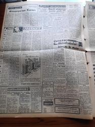 Zafer Gazetesi - 30 Mart 1958 - Başvekalete Bağlı Olarak Bir Tahsis Ve Tevzi Teşkilatı Kuruluyor - Hollanda Prensi Bernhard'ın Dünkü Ziyaret Ve Temasları - Reisicumhur Celal Bayar - Başvekil Adnan Menderes - Hariciye Vekili Fatin Rüştü Zorlu - Basın Yayın Ve Turizm Vekaleti Film Gösterisi Çok Büyük Alaka Topladı - Vali Ve Belediye Reisi Kemal Aygün'ün Radyo Konuşması - Doktor Lütfü Kırdar'ın Tetkik Seyahati - Türkiye'nin Orta Doğu Müdafaasındaki Önemi - Ramazan Musahabeleri - Radyo Ve Haberler - Münir Müeyyet Bekman - Pe Re Ja Limon Çiçeği Kolonyası - Anadolu Kaleleri Bitlis Kalesi - İzmir'de Bugünkü Koşular - Feza Yolcuları Yazan Tevfik Sungur Yazı Dizisi -  Sezener Orkestrası - Ankara'da Kurulacak Şeker Fabrikasının Temeli Yakında Atılıyor - Raybank - Vakıflar Bankası - Basketbolda Fenerbahçe Modaspor'u Basketbolda Yendi - Fenerbahçe Ve Galatasaray Takımları Bugün Saat 15 de Karşılaşıyor - Lefter Küçükandonyadis Taraftarın Omuzlarında - Beşiktaş Altay'ı Yendi