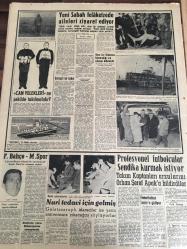 YENİ SABAH GAZETESİ  7 MART 1958 YIL :20 SAYI :6828--Üsküdar 'ın   on günden önce  çıkarılması  mümkün değil ---Avukatlar  tazminat için  harekete geçtiler --Silifke de ki  kamyon  kazasında  4 kişi öldü --B. Arap Cumhuriyeti  Kral  Suuda Cephe Aldı --25 m  derinlikte  çekilen bir fotoğrafın  hikayesi ---Vali Zinde milletler  acılarını  kısa zamanda  giderirler  dedi --Halı  çalan müezzin  56 ay hapse  mahkum oldu --Nasır  , Tunus Reisicumhuru Burgiba 'yı  öldürtmek istedi --Sinema :Bu haftadaki  filmler : Şöhretin Sonu ,Godzilla -İş ve İşçi  Dayanışma Kurulu  Dün  Mühim  Kararlar Aldı --Monaco Prensinin  Büyük Annesi Sahnede --Yemen Dün  Arap Cumhuriyetine Resmen Katıldı --Yeni Sabah  Felaketzede Aileleri Ziyaret Ediyor --Profesyonel  Futbolcular Sendika Kurmak İstiyor  :Takım kaptanları  arzularını  Orhan Şeref  Apak 'a bildirdiler --