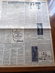 Zafer Gazetesi - 23 Nisan 1957 - 23 Nisan Bayramı Kutlu Olsun - Milli Hakimiyet Ve Çocuk Bayramı Töreninin Programı - Makarios'u Davet Ettiğinden Dolayı New York Valisi Harriman'a Gönderilen Telgraflar - Afganistan Başvekili Ve Hariciye Vekili Şerefine Dün İstanbul'da Büyük Bir Askeribl Tatbikat Yapıldı - Ürdün Liberal Bir Arap Politikası Takip Edecek - Piyasaya Çıkarılacak Olan Yeni 1 Liralıklar - Aydın Efeler Balosu Bu Gece Verilecek - Ramazan Sohbetleri Yazan Ragıp Akyavaş - Perihan Parla - Var Olmak Yazan İlhan Tarus - Cezayirde Vuku Bulan Kanlı Çarpışmalar - Saatte 386 Km Süratle Hareket Edecek Otomobil - Arend Roland Kuyruklu Yıldızı Fransa'da Göründü - Washington'da 23 Nisan Bayramı - Atatürk Kız Enstitüsündeki Defileden Notlar - Garanti Bankası - Emlak Kredi Bankası - Sümerbank - Ankara Filarmoni Derneğinin Olağanüstü Konseri Solisti Leyla Gencer - Pe Re Ja Limon Kolonyası - Komili Sabun - Genç Milli Takım Antrenörü Cihat Arman - İran'ı Basketbolda Yendik