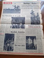 Zafer Gazetesi - 23 Nisan 1957 - 23 Nisan Bayramı Kutlu Olsun - Milli Hakimiyet Ve Çocuk Bayramı Töreninin Programı - Makarios'u Davet Ettiğinden Dolayı New York Valisi Harriman'a Gönderilen Telgraflar - Afganistan Başvekili Ve Hariciye Vekili Şerefine Dün İstanbul'da Büyük Bir Askeribl Tatbikat Yapıldı - Ürdün Liberal Bir Arap Politikası Takip Edecek - Piyasaya Çıkarılacak Olan Yeni 1 Liralıklar - Aydın Efeler Balosu Bu Gece Verilecek - Ramazan Sohbetleri Yazan Ragıp Akyavaş - Perihan Parla - Var Olmak Yazan İlhan Tarus - Cezayirde Vuku Bulan Kanlı Çarpışmalar - Saatte 386 Km Süratle Hareket Edecek Otomobil - Arend Roland Kuyruklu Yıldızı Fransa'da Göründü - Washington'da 23 Nisan Bayramı - Atatürk Kız Enstitüsündeki Defileden Notlar - Garanti Bankası - Emlak Kredi Bankası - Sümerbank - Ankara Filarmoni Derneğinin Olağanüstü Konseri Solisti Leyla Gencer - Pe Re Ja Limon Kolonyası - Komili Sabun - Genç Milli Takım Antrenörü Cihat Arman - İran'ı Basketbolda Yendik