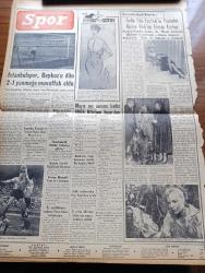 Yeni İstanbul Gazetesi - 21 Haziran 1956 -Mümtaz Soysal,İngiltere,Mavi ve Siyah yazısı- Fuat Köprülünün İstifası Dün Resmen Teyit Edildi - Hariciye Vekaleten Ethem Menderes Getirildi - Kıbrıs Hakkında İngiliz Planına İtiraz Ettik - İstanbul Valisi Fahreddin Kerim Gökay - İsrail'in Kadın Hariciye Vekili Moshe Sharett - Dumlupınar Denizaltısı Süvarisi Binbaşı Sabri Çelebioğlu 1 Yıl 8 Ay Hapis Yatacak - Eski Melek Ve Sümer - Afgan Kralı Zahir Şah'ın Celal Bayar'a Teşekkürü - Meclis Hasan Polatkan Sıtkı Yırcalı Ve Fatin Rüştü Zorlu'nun Divanı Ali'ye Sevkine Lüzum Görmedi - Doktor Fazıl Küçük'ün Nixon Ve Foster Dulles'a Gönderdiği Mesaj - Ordinaryüs Profesör Tevfik Sağlam Veda Dersini Unutamıyor - Su Balerinleri - Sovyetlerin Yeni Tutumu Karşısında Amerika - Tarhan Toker - Ankara Radyosu Programı - Berlin Film Festivali'ne Fransızlar Marina Vlady'nin Filmiyle Katılıyor - Ölüm Bu Bahçede Filmi - Fenerbahçe Galatasaray Gelecek Çarşamba Karşılaşıyor