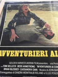 MACERACILAR, İtalyanca ORİJİNAL SİNEMA, Film AFİŞİ, (AVVENTURIERI AI CONFINI DEL MONDO - High Road to China) 1983, FİLM AFİŞİ / POSTERİ - BÜYÜK BOY - ORİJİNAL - 66 X 45 cm EBADINDA - Original Turkish Big Size Movie Poster - Brian G. Hutton, Jon Cleary, Sandra Weintraub, S. Lee Pogostin, Tom Selleck, Bess Armstrong, Jack Weston, Wilford Brimley, Robert Morley, Brian Blessed, Cassandra Gava, Michael Sheard, Lynda La Plante, Timothy Carlton, Shayur Mehta, Terry Richards, Jeremy Child, Peter Llewellyn Williams, Dino Shafeek, Robert Lee, Peggy Sirr, Anthony Chinn, Chua Kah Joo, Ric Young, Simon Prebble, Daniel Clucas, John Higginson, Timothy Bateson