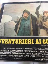 MACERACILAR, İtalyanca ORİJİNAL SİNEMA, Film AFİŞİ, (AVVENTURIERI AI CONFINI DEL MONDO - High Road to China) 1983, FİLM AFİŞİ / POSTERİ - BÜYÜK BOY - ORİJİNAL - 66 X 45 cm EBADINDA - Original Turkish Big Size Movie Poster - Brian G. Hutton, Jon Cleary, Sandra Weintraub, S. Lee Pogostin, Tom Selleck, Bess Armstrong, Jack Weston, Wilford Brimley, Robert Morley, Brian Blessed, Cassandra Gava, Michael Sheard, Lynda La Plante, Timothy Carlton, Shayur Mehta, Terry Richards, Jeremy Child, Peter Llewellyn Williams, Dino Shafeek, Robert Lee, Peggy Sirr, Anthony Chinn, Chua Kah Joo, Ric Young, Simon Prebble, Daniel Clucas, John Higginson, Timothy Bateson