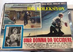 Ölümden kaçarken, İtalyanca ORİJİNAL SİNEMA, Film AFİŞİ, (UNA DONNA DA UCCIDERE -  Folle à tuer) 1975, FİLM AFİŞİ / POSTERİ - BÜYÜK BOY - ORİJİNAL - 64 X 46 cm EBADINDA - Original Turkish Big Size Movie Poster - Yves Boisset,  Yves Boisset, Jean-Patrick Manchette, Marlène Jobert, Tomas Milian, Thomas Waintrop, Michel Peyrelon, Victor Lanoux, Jean Bouchaud, Jean Bouise, Michael Lonsdale, Loredana Nusciak, Henri Poirier, Roger Ibáñez, KILIÇ FİLM