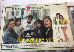 İLİŞKİLER, İtalyanca ORİJİNAL SİNEMA, Film AFİŞİ, (IL TEMPO DELLE MELE 2 - La boum 2) 1982, FİLM AFİŞİ / POSTERİ - BÜYÜK BOY - ORİJİNAL - 66 X 45 cm EBADINDA - Original Turkish Big Size Movie Poster - Claude Pinoteau,  Danièle Thompson, Claude Pinoteau, Claude Brasseur, Brigitte Fossey, Sophie Marceau, Lambert Wilson, Pierre Cosso, Alexandre Sterling, Sheila O'Connor, Alexandra Gonin, Jean-Philippe Léonard, Jean Leuvrais, Claudia Morin, Daniel Russo, Zabou Breitman, Denise Grey, Philippe Aussant, Dominique Bauguil, Christopher Beaunay, Alain Beigel, Michel Bonnet, Marie Bunel, Gérard Cuvier, François Demarle, Jacques Ferri, Laetitia Gabrielli, Laurence Gigon, Olivier Gins, Catherine Griffoni, Robert Dalban, Annette Poivre, Philippe Kelly, Gaëlle Legrand, Lucienne Legrand, Patricia Millardet, Mathieu Rivolier, Nathalie Riqué, Janine Souchon, Anouk Vidal