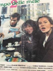 İLİŞKİLER, İtalyanca ORİJİNAL SİNEMA, Film AFİŞİ, (IL TEMPO DELLE MELE 2 - La boum 2) 1982, FİLM AFİŞİ / POSTERİ - BÜYÜK BOY - ORİJİNAL - 66 X 45 cm EBADINDA - Original Turkish Big Size Movie Poster - Claude Pinoteau,  Danièle Thompson, Claude Pinoteau, Claude Brasseur, Brigitte Fossey, Sophie Marceau, Lambert Wilson, Pierre Cosso, Alexandre Sterling, Sheila O'Connor, Alexandra Gonin, Jean-Philippe Léonard, Jean Leuvrais, Claudia Morin, Daniel Russo, Zabou Breitman, Denise Grey, Philippe Aussant, Dominique Bauguil, Christopher Beaunay, Alain Beigel, Michel Bonnet, Marie Bunel, Gérard Cuvier, François Demarle, Jacques Ferri, Laetitia Gabrielli, Laurence Gigon, Olivier Gins, Catherine Griffoni, Robert Dalban, Annette Poivre, Philippe Kelly, Gaëlle Legrand, Lucienne Legrand, Patricia Millardet, Mathieu Rivolier, Nathalie Riqué, Janine Souchon, Anouk Vidal