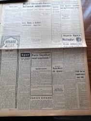Yeni İstanbul Gazetesi - 15 Ekim 1952 - Metin Toker Telsizle Londra'dan Bildiriyor - Adnan Menderes Ve Churchill'in Karşılıklı Ziyaretleri - İngiltere Dışişleri Bakanı Mr. Eden'in Hayatı Yazı Dizisi - Birleşik Amerika Bahriye Bakanı Mr. Kimball Temaslarından Memnun - Tekirdağ'da 800 Yataklı Yeni Bir Verem Hastanesi - Kral Faruk Ve Seviştiği Kadınlar - İran Başbakanı Musaddık'ın Teklifi Dün Reddedildi - Vilayetlerin 1953 Bütçesi - Büyüyen Şehir Yazan Cafer Seno - Denizlerin Efesi Gazi Umur Paşa Yazan Tevfik İnci Yazı Dizisi - Kızılay'ın 75. Yıldönümü Hatıra Pulları Çıkarılıyor - Binbir Gece Masalları Çeviren Reşad Nuri Darago Yazı Dizisi - Mısır'da Siyonist Düşmanlığı Leyla Murad'ın Filmleri Toplatıldı - Marguerite Higgins'in Mektupları - Ticaret Borsasında Dünkü Muameler - Kristof Kolomb Bayramı Münasebetiyle Amerika'da Dün Borsalar Kapalıydı - Geçimi Ucuzlatacak Tek Vasıta Balıktır - Akbank - Hayvan Neslini Islah Yolundaki Çalışmalar - Aga Radyo - Odeon Mağazaları - Çapamarka