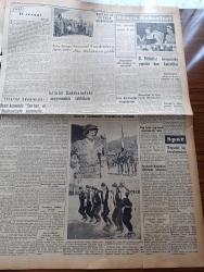 Yeni İstanbul Gazetesi - 8 Kasım 1952 - NATO Deniz Kuvvetlerinin Akdeniz Harekâtı - Kore'de Cumhuriyet Bayramı'nın Kutlanışı - Sovyet Rusya Kore Mevzuunda Sulh Taarruzuna Hazırlanıyor - Milli Eğitim Bakanı Tevfik İleri İstifa Etmiş Değil - Vatan Haini Abdullah Zorlu Cezasını Buldu - UNESCO'da Yeni Tayinler - General Ridgway Dün Paris'e Hareket Etti - Büyük Kardeşim Atatürk Anlatan Makbule Atadan Yazı Dizisi - Şehir Tiyatrosu Müdürlüğüne Fazıl Ahmet Aykaç Tayin Edilmiş - Denizlerin Efesi Gazi Umur Paşa Yazan Tevfik İnci Yazı Dizisi - Yeni İstanbul Ping Pong Takımının Karşılaşması - Kraliçe İkinci Elizabeth ve Kardeşi Prenses Margaret Fotoğrafı - Körler Okuluna Yapılan Yardım - Eisenhower'i Amerika'nın Kadınları Mı Seçti - 1001 Gece Masalları Ali Baba ile Kırk Haramiler Çeviren Reşad Nuri Darago Yazı Dizisi - İzmir'de Şarapçılık Mevzuunda Bir Toplantı - Güzel Bir Eski Zaman Aşkı Yazan William Saroyan Yazı Dizisi - İşte Amerikan Cumhurbaşkanının Oturduğu Beyaz Ev - Trelleborg Lastikleri