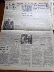 Yeni İstanbul Gazetesi - 9 Kasım 1952 - Eden Schuman Vichinsky Birleşmiş Milletler'de Konuşacak - Vaft Partisi Necibe Gene Karşı Geliyor - Truman Artık Siyasi Hayattan Çekiliyor - Arapların İsrail Aleyhindeki Kararı - UNESCO Genel Kurulunun Toplantısı - Marguerite Higgins'in Mektupları - Büyük Kardeşim Atatürk Anlatan Makbule Atadan - Denizlerin Efesi Gazi Umur Paşa Yazan Tevfik İnci Yazı Dizisi - NATO Komutan Muavini Türk Behçet Türkmen - Celal Bayar Lisesi Kadrosunun Hazırlıkları Tamamlandı - Kızıl Çin'in Maneviyatı Çok Zayıf - Stalin Ve Dünya Politikası - 12 Dilde Baskı Yapan Makine - Pazar Saatleri Yazan Bedii Faik - 1001 Gece Masalları Ali Baba İle Kırk Haramiler Çeviren Reşad Nuri Darago - Radyolar - Karikatür Nedir - Üç Karılı Hasan Ağa Yazan Mediha Berkes - Vefa İstanbulspor'la Beraber - Beykoz Emniyet'i Yendi - Minerva Dikiş Makinesi - Gripin - Çapamarka