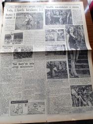 Yeni İstanbul Gazetesi - 9 Kasım 1952 - Eden Schuman Vichinsky Birleşmiş Milletler'de Konuşacak - Vaft Partisi Necibe Gene Karşı Geliyor - Truman Artık Siyasi Hayattan Çekiliyor - Arapların İsrail Aleyhindeki Kararı - UNESCO Genel Kurulunun Toplantısı - Marguerite Higgins'in Mektupları - Büyük Kardeşim Atatürk Anlatan Makbule Atadan - Denizlerin Efesi Gazi Umur Paşa Yazan Tevfik İnci Yazı Dizisi - NATO Komutan Muavini Türk Behçet Türkmen - Celal Bayar Lisesi Kadrosunun Hazırlıkları Tamamlandı - Kızıl Çin'in Maneviyatı Çok Zayıf - Stalin Ve Dünya Politikası - 12 Dilde Baskı Yapan Makine - Pazar Saatleri Yazan Bedii Faik - 1001 Gece Masalları Ali Baba İle Kırk Haramiler Çeviren Reşad Nuri Darago - Radyolar - Karikatür Nedir - Üç Karılı Hasan Ağa Yazan Mediha Berkes - Vefa İstanbulspor'la Beraber - Beykoz Emniyet'i Yendi - Minerva Dikiş Makinesi - Gripin - Çapamarka