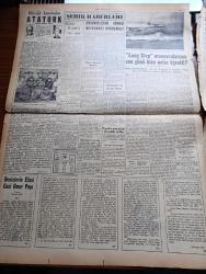 Yeni İstanbul Gazetesi - 14 Kasım 1952 - Seferihisar'ın Doğanbeyli Koyundaki Müttefik Manevraları Sona Erdi - Alman İsrail Anlaşmasına Karşılık Araplar Alman Mallarını Boykota Başladı - Birleşmiş Milletler'de Şüpheli Bir İntihar - Yunanistan Seçimi - İstinaf Mahkemelerinin Kurulması Kabul Edildi - Cumhurbaşkanı Celal Bayar'ın Tetkikleri - Güney Avrupa Müttefik Kuvvetleri Başkomutanı Amiral Carney - Büyük Kardeşim Atatürk Anlatan Makbule Atadan Yazı Dizisi - Denizlerin Efesi Gazi Umur Paşa Yazan Tevfik İnci Yazı Dizisi - Pakistan Kültür Heyeti Geldi - Uçan Daire Yapan Adam Rudolf Schriever - Marguerite Higgins'in Mektupları - Hikaye Baban Görmesin Yazan Mehmed Davaz Yazı Dizisi - Konya Şeker Fabrikası Hazırlıkları - Tarihi Sanat Eserlerimiz Yine Türbeler - Anadolu'da Yaşamış Bir İtalyan Prensesi Belgiojoso'nun Hayatı - Fenerbahçe Takımına Alınan Yeni Oyuncuların Tecrübesi - Macar Futbolcu Stefan Szobel