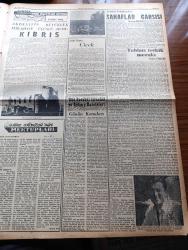 Yeni İstanbul Gazetesi - 11 Mayıs 1955 -  Fransız Futbolunu Altüet Eden Karar - Jawa Motosikletleri -Papagos'un Kıbrıs'a Dair Yeni Hezeyanları - Demokrat Parti Grubunun Dün Belediye Seçiminin Tehirine Karar Verdi - Irak Kralı Faysal 15 Haziran'da Geliyor - Mustafa Nermi - Orgeneral Nureddin Baransel'in Yüksek Askeri Şura'ya Nakledileceği Şayiaları Kuvvetlendi - Başvekil Adnan Menderes Ankara'ya Gitti - Ankara'da Bir Kadın İki Başlı Çocuk Doğurdu - Çiçek Bayramında Enformasyon Bürosu - Batılıların Sovyetlere Verdiği Notanın Metni - Ankara Yeni Kolej Talebelerinin Spor Gösterisi - Joan Crawford Evlendi - Pakistan Afganistan Anlaşmazlığı - Ankara Radyosu - Hüseyin Avni Şanda - Saadet Bekçisi Yazan Zeliha Harun - Kıbrıs Kara Bulutlar Altında Yazan Fikret Adil - İstanbul Kütüphaneleri Sahaflar Çarşısı - Ramses'e Ait Heykel Köprüden Geçiriliyor - Fenerbahçe Basketbol Takımı Kaptanı Muhtar Sencer - Victor Hugo'nun Misali
