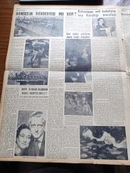 Yeni İstanbul Gazetesi - 11 Mayıs 1955 -  Fransız Futbolunu Altüet Eden Karar - Jawa Motosikletleri -Papagos'un Kıbrıs'a Dair Yeni Hezeyanları - Demokrat Parti Grubunun Dün Belediye Seçiminin Tehirine Karar Verdi - Irak Kralı Faysal 15 Haziran'da Geliyor - Mustafa Nermi - Orgeneral Nureddin Baransel'in Yüksek Askeri Şura'ya Nakledileceği Şayiaları Kuvvetlendi - Başvekil Adnan Menderes Ankara'ya Gitti - Ankara'da Bir Kadın İki Başlı Çocuk Doğurdu - Çiçek Bayramında Enformasyon Bürosu - Batılıların Sovyetlere Verdiği Notanın Metni - Ankara Yeni Kolej Talebelerinin Spor Gösterisi - Joan Crawford Evlendi - Pakistan Afganistan Anlaşmazlığı - Ankara Radyosu - Hüseyin Avni Şanda - Saadet Bekçisi Yazan Zeliha Harun - Kıbrıs Kara Bulutlar Altında Yazan Fikret Adil - İstanbul Kütüphaneleri Sahaflar Çarşısı - Ramses'e Ait Heykel Köprüden Geçiriliyor - Fenerbahçe Basketbol Takımı Kaptanı Muhtar Sencer - Victor Hugo'nun Misali