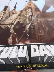 ZULU DOWN, İngilizce ORİJİNAL SİNEMA, Film AFİŞİ, (ZULU DOWN) 1979, FİLM AFİŞİ / POSTERİ - BÜYÜK BOY - ORİJİNAL - 67 X 47 cm EBADINDA - Original Turkish Big Size Movie Poster - Douglas Hickox, Cy Endfield, Anthony Story, Burt Lancaster, Peter O'Toole, Simon Ward, Denholm Elliott, John Mills, Nigel Davenport, Michael Jayston, Peter Vaughan, James Faulkner, Christopher Cazenove, Simon Sabela, David Bradley, Bob Hoskins, Anna Calder-Marshall, Freddie Jones