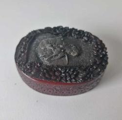 Antika 19YY Bakalit Benzeri  T.P Danbiere İmzalı Küçük Kutu 1890 Paris Fuarı