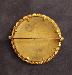 Amerika (veya Avrupa) Deniz Eri-Fotoğraflı Broş'u 1890'lar. Koleksiyon ABD'den. (134 Yıllık) Nadir ve Orijinal Fotoğrafĺı Bir Broş'tur. Altın Ton Kaplamalı Pirinç. (38 mm)