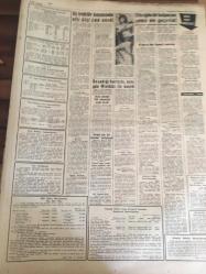 YENİ SABAH GAZETESİ  25 HAZİRAN 1964 YIL:27 SAYI :9081---İnönü ,Washington 'dan  ümitli ayrıldı --Kıbrıs da kanlı savaş  bir tepe el  değiştirdi --18 metrekarelik yerde  tam  dört büro açıldı --Bir  hacı  48 günde  yurda  yaya döndü --Tütün Satış  Merkezleri Kurulacağı  Dün Açıkladı --Burteçin :Kupayı  kazansak  bile almayacağız  diyor---Ordu Takımımız Bugün  Fransa  ile Karşılaşıyor ---Galatasaray  Bahri Satışını İstedi --İnter'li  on bir  futbolcuya altın  madalya veriliyor ---Azizoğlu 'nun  sorumsuz olduğu  kabul  edildi --