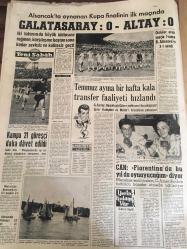 YENİ SABAH GAZETESİ   22 HAZİRAN  1964 YIL :27 SAYI :9078----İnönü dün  sabah  uçakla Washington 'a   gitti --Tatvan da  bir ev  selden çöktü , 11 kişi  can verdi --Türkler  rehineler için  tekrar nümayiş yaptı --İstanbul da tehlikeli  bir deli aranıyor --Castro ya  göre  demokrasi  rejimlerin  en gericisidir --Kızılay  kamplarından 8 bin  talebe  faydalanacak --Churcill 'in  hayatını  İngilizler  filme  aldılar ---Özel okullar tasarısı --Alsancak ta oynayan  kupa  finalinin  ilk maçında :Galatasaray :0 Altay :0 --Kampa 21 güreşçi daha  davet edildi --Temmuz ayına bir hafta  kala  transfer   faaliyeti  hızlandı --Can : Fiorentina  da  bu yıl  da  oynayacağım diyor --Ordular arası  maçla Fransa  B. Almanya 'yı  2-1 yendi --Macaristan  Danimarka 'yı  3-1  mağlup etti --