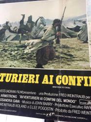 MACERACILAR, İtalyanca ORİJİNAL SİNEMA, Film AFİŞİ, (AVVENTURIERI AI CONFINI DEL MONDO - High Road to China) 1983, FİLM AFİŞİ / POSTERİ - BÜYÜK BOY - ORİJİNAL - 66 X 45 cm EBADINDA - Original Turkish Big Size Movie Poster - Brian G. Hutton, Jon Cleary, Sandra Weintraub, S. Lee Pogostin, Tom Selleck, Bess Armstrong, Jack Weston, Wilford Brimley, Robert Morley, Brian Blessed, Cassandra Gava, Michael Sheard, Lynda La Plante, Timothy Carlton, Shayur Mehta, Terry Richards, Jeremy Child, Peter Llewellyn Williams, Dino Shafeek, Robert Lee, Peggy Sirr, Anthony Chinn, Chua Kah Joo, Ric Young, Simon Prebble, Daniel Clucas, John Higginson, Timothy Bateson