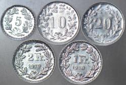 İSVİÇRE 5-10-20 RPPEN VE 1 - 2 FRANK MADENİ PARA SETİ 1979. AG SIGG ALUMİNYUM FİRMASI TARAFINDAN KULLANILMIŞ ÖZEL PARALARDIR. NADİR. HEPSİ ÇİL KONDİSYON.