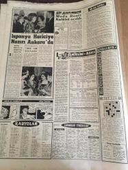 YENİ SABAH GAZETESİ   21 HAZİRAN  1964 YIL :27 SAYI :9077--AP adına Seyfi Kurtbek , Başbakana  Refakat Edecek  :İnönü  ,bu sabah  uçakla Amerika 'ya hareket   ediyor --Atina hala  direniyor --Kennedy 'ler  için  uğursuzluk yılı --Yankesici  var ,feryadı otobüste  panik yarattı --Cenubi  Amerika da hükümet  darbesi  ilim halinde gelmiştir --Kirli hava ile  mücadele konferansı  toplanıyor --İspanya da ki  Hariciye Nazırı Ankara da --Galatasaray  -Altay --Fenerbahçe Samsun da Yol Spor  'a  2-1 yenildi --Çolpan  Beyaz Perdeye döndü ve ilk  filmine başladı : Çolpan  yeni filminde  eşi Sadri Alışık  ,Hülya  Koçyiğit  ve Ediz Hun birlikte  oynayacak--Eskişehir  'in  başarılı  oyuncusu  N. Karacan -- Başpehlivan  M. Ali Yağcı  ve Bisiklet Hasan Kılıç --Alman  Toto Kralı  Sokak Süpürüyor --