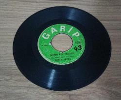 NEŞET ERTAŞ-BENDEN AYRI GEZERSEN