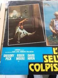 Deniz kurtları, İtalyanca ORİJİNAL SİNEMA, Film AFİŞİ, (L'OCA SELVAGGIA COLPISCE ANCORA - The Sea Wolves) 1980, FİLM AFİŞİ / POSTERİ - BÜYÜK BOY - ORİJİNAL - 66 X 46 cm EBADINDA - Original Turkish Big Size Movie Poster - Andrew V. McLaglen, James Leasor, Reginald Rose, Gregory Peck, Roger Moore, David Niven, Trevor Howard, Barbara Kellerman, Patrick Macnee, Kenneth Griffith, Patrick Allen, Wolf Kahler, Robert Hoffmann, Dan van Husen, George Mikell, Jürgen Andersen, Bernard Archard, Martin Benson, Faith Brook, Allan Cuthbertson, Edward Dentith, Clifford Earl, Rusi Gandhi, Percy Herbert, Patrick Holt, Donald Houston, Glyn Houston