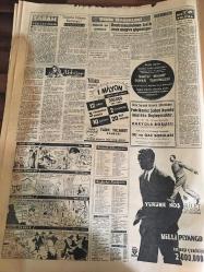 YENİ SABAH GAZETESİ 22 ARALIK 1958 YIL :21 SAYI :7113-Vakko-Arçelik-İhsan Hulusi çizimi Milli Piyango reklamı-Abbase-Hasbi Tembeler-Mayk Hammer--İnönü Eskişehir de İktidarı  Tenkit Etti ----EOKA Tekrar faaliyete  başladı --Keşif  sis dün  deniz  ve  hava  seferlerini  aksattı --Gnl .De Gaulle  Fransa  Reisi cumhuru  seçildi ---CHP İstanbul da bir  günde 9 Ocak  açtı --Hava gazı  ve  elektriğe  zam  teklif edildi ---Kontrolsüzlükten  halk  ucuz meyve  yiyemiyor --Rusya Atom Bombası İmalatını  Durduruyor --İnönü Eskişehir de  İktidarı  Tenkid Etti --Galatasaray ,İ.Spor dan  rövanşını  aldı :2-1---Fenerbahçe  ,Vefa 'yı  dün  rahat  yendi :3-1---Sarıyer :1 Taksim :1--