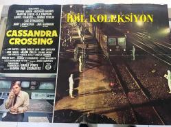 Kassandra geçidi, ORİJİNAL İTALYANCA SİNEMA, Film AFİŞİ, (Cassandra Crossing) 1976, FİLM AFİŞİ / POSTERİ - BÜYÜK BOY - ORİJİNAL - 66 X 48 cm EBADINDA - Original Turkish Big Size Movie Poster - George P. Cosmatos, Robert Katz, George P. Cosmatos, Tom Mankiewicz, Sophia Loren, Richard Harris, Martin Sheen, O.J. Simpson, Lionel Stander, Ann Turkel, Ingrid Thulin, Lee Strasberg, Ava Gardner, Burt Lancaster, Lou Castel, John Phillip Law, Ray Lovelock, Alida Valli, Stefano Patrizi, 	Thomas Hunter, Fausta Avelli, Angela Goodwin