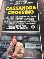 Kassandra geçidi, ORİJİNAL İTALYANCA SİNEMA, Film AFİŞİ, (Cassandra Crossing) 1976, FİLM AFİŞİ / POSTERİ - BÜYÜK BOY - ORİJİNAL - 66 X 48 cm EBADINDA - Original Turkish Big Size Movie Poster - George P. Cosmatos, Robert Katz, George P. Cosmatos, Tom Mankiewicz, Sophia Loren, Richard Harris, Martin Sheen, O.J. Simpson, Lionel Stander, Ann Turkel, Ingrid Thulin, Lee Strasberg, Ava Gardner, Burt Lancaster, Lou Castel, John Phillip Law, Ray Lovelock, Alida Valli, Stefano Patrizi, 	Thomas Hunter, Fausta Avelli, Angela Goodwin