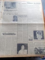 Yeni İstanbul Gazetesi - 12 Mayıs 1955 - Fatin Rüştü Zorlu Cuma Günü Birleşik Amerika'ya Gidiyor - Amerikan Başkanı Eisenhower - Mustafa Nermi - Şimdiki Kira Rejimi Bir Yıl Daha Meriyette Kalacak - Kıbrıs'ta Yeniden Tehlikeli İhtilal Havası Esmeğe Başladı - İki Başlı Çocuğun Bir Başı Kesildi - Belediye Seçimlerinin Tehiri Mecliste Sert Münakaşalara Sebep Oldu - Et ve Balık Kurumu - İstanbul Vali Ve Belediye Reisi Fahrettin Kerim Gökay - Rum Mehmetpaşa Camii - Sait Faik Abasıyanık'ın Hatırası Anıldı - Varşova Konferansında Dünkü İlk Toplantı - Dünyanın En Korkunç Hastalığı Sıtma - Saadet Bekçisi Yazan Zeliha Harun Yazı Dizisi - Kıbrıs Kara Bulutlar Altında Yazan Fikret Adil Yazı Dizisi - Son Yolların Cinsi Cazibe Kraliçesi Mamie Van Doren - Münir Süleyman Çapanoğlu - 19  Mayıs Bayramına Hazırlık -  Genç Piyanist Füruzan Saydam - Tokalon - Ankara'da Lig Maçları - Akdeniz Olimpiyatları -  Gripin - Nevrozin