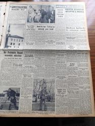 Yeni İstanbul Gazetesi - 13 Mayıs 1955 - Varşova'dan Avrupa'ya Yağdırılan Tehditler - Mustafa Nermi - Amerika'nın Vereceği Yeni Kredi - Avusturya Barış Antlaşması Pazara Viyana'da İmzalanıyor - Muhtarların Yüzde 15'i Okuma Yazma Bilmiyor - CHP İl Başkanının Adnan Menderes'in Demokrat Parti Grubundaki Sözlerine Dair Beyanatı - Ethem Menderes - Yedikule Surları ve Tarihi Eserler Onarılacak - Tevfik İnci - Telefon Rehberi Ancak Yılbaşından Sonra Hazırlanabilecek - Kemaleddin Camii - Prenses Margaret Bir İşçi İle Dans Etti - Sovyetlerin Batılılara Silahsızlanma Teklifleri - Saadet Bekçisi Yazan Zeliha Harun Yazı Dizisi - İstanbul Radyosu - Gazoza Veda - Kıbrıs Kara Bulutlar Altında Yazan Fikret Adil Yazı Dizisi -  Tanınmış Yıldızlardan Susan Cabot - Lawrence'in Hayatı Ve Maceralarına Dair Yazan Ferit Kalfaoğlu  Yazı Dizisi - Atatürk Kupasına İştirak Eden Dört Büyük Takım Dün Son Antrenmanlarını Yaptılar - Ordulararası Dünya Boks Şampiyonası - Beynelmilel Rekortmenler