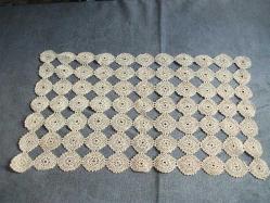 C4 - 51- DANTEL - RUNNER - 30X48 CM