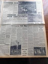 Yeni İstanbul Gazetesi - 15 Mayıs 1955 - Kruçev ve Bulganin Tito İle Görüşecekler - Mustafa Nermi - Demir Perde Askeri Paktı İmzalandı - İngiltere'de Seçim Hazırlıkları - Mütecaviz Bir İmam 7 Aya Mahkum Oldu - Sovyet Rusya İle Müzakere Ve Atlantik Paktı - Kemal Avan - İçme Suyu Fiyatına Zam Yapıldı - Profesör Doktor Burhaneddin Batıman - Hirami Ahmet Paşa Camii - Atatürk Heykeli 19 Mayıs'ta Açılıyor - Cannes Film Festivali - Saadet Bekçisi Yazan Zeliha Harun Yazı Dizisi - İstanbul Radyo Programı - Kıbrıs Kara Bulutlar Altında Yazan Fikret Adil Yazı Dizisi - Baydar Derler Pazar Konuşmaları - Hollywood'un Cazibe Kraliçesi Jane Russel- Moda - Hikaye Dükkana İsim Behice Yücedağ - Fenerbahçe Galatasaray Bugün Karşılaşıyorlar - Beşiktaş Vefa Karşılaşması - Çapamarka - Jawa Motosikletleri -Droja Briyantin