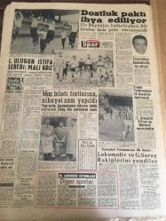 YENİ SABAH GAZETESİ 6 KASIM 1959 YIL :22 SAYI :7427--D.P de Hizipçiliği önleme  gayretleri --I.Rüştü Aksal 'ın Ege Seyahati  Dün Başladı --Bir Amerika Yarbay  25 Erimizi Yaraladı--Bu sene kış İstanbul da geçen  yıla nazaran  daha sert  ve uzun  geçecek --Liberasyona gidebilmek  için  imkanlar aranıyor --Dostluk Paktı İhya Ediliyor --İ.Ulugun İstifa Sebebi :Mali Kriz ---Maç  bileti  fiyatlarına nihayet zam yapıldı --Lokomotiv ve Galatasaray  Rakiplerini  Yendiler --Futbol Federasyonu  19 Kasım da Toplanacak --