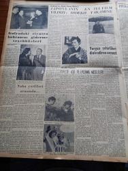 Yeni İstanbul Gazetesi - 10 Mayıs 1955 - Başvekil Adnan Menderes Dün Yugoslavdan Döndü - Batı Almanya Dün Resmen NATO'ya İltihak Etti - Kıbrıs İçin Yeni Yunan Müracaatı -  Seçimler Meselesi Demokrat Grubunda Bugün Yine Müzakere Edilecek - Şam Suikastı Fransızların Marifeti İmiş - Profesör Doktor Yavuz Abadan - Atatürk İçin 19 Mayıs'ta Saygı Duruşu - Hala At Eti Yiyoruz - Tarhan Toker - Bergamada Folklor Bayramı Yapılacak - Saadet Bekçisi Yazan Zeliha Harun Yazı Dizisi - Ankara Radyosu Programı - Kıbrıs Kara Bulutlar Altında Yazan Fikret Adil Yazı Dizisi - Cannes Film Festivali - İtalya'daki Tiyatro Buhranını Giderme Teşebbüsleri - Japonya'nın En İyi Film Yıldızı Hideko Takamine - Büyük Şair Schiller - Fenerbahçe Adalet Maçı Şampiyon Takımı Tayin Edecek - Gündüz Kılıç Galatasaray'dan Ayrılıyor Mu - Tarihi Kırkpınar Güreşleri Başlıyor - Çapamarka - Gripin