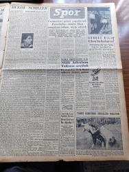 Yeni İstanbul Gazetesi - 10 Mayıs 1955 - Başvekil Adnan Menderes Dün Yugoslavdan Döndü - Batı Almanya Dün Resmen NATO'ya İltihak Etti - Kıbrıs İçin Yeni Yunan Müracaatı -  Seçimler Meselesi Demokrat Grubunda Bugün Yine Müzakere Edilecek - Şam Suikastı Fransızların Marifeti İmiş - Profesör Doktor Yavuz Abadan - Atatürk İçin 19 Mayıs'ta Saygı Duruşu - Hala At Eti Yiyoruz - Tarhan Toker - Bergamada Folklor Bayramı Yapılacak - Saadet Bekçisi Yazan Zeliha Harun Yazı Dizisi - Ankara Radyosu Programı - Kıbrıs Kara Bulutlar Altında Yazan Fikret Adil Yazı Dizisi - Cannes Film Festivali - İtalya'daki Tiyatro Buhranını Giderme Teşebbüsleri - Japonya'nın En İyi Film Yıldızı Hideko Takamine - Büyük Şair Schiller - Fenerbahçe Adalet Maçı Şampiyon Takımı Tayin Edecek - Gündüz Kılıç Galatasaray'dan Ayrılıyor Mu - Tarihi Kırkpınar Güreşleri Başlıyor - Çapamarka - Gripin