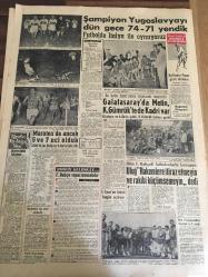 YENİ SABAH GAZETESİ  23 EKİM 1959 YIL :22 SAYI :7413---Hükümet Kıbrıs 'a  silah  kaçırmayı  takbih etti --Şehrimizde yeni bir  D.P Gazetesi Çıkarılıyor --İnönü  Sıkıntıları  Beyhude  Çektik Dedi --B.Almanya Güdümlü  Mermi İmal Edecek ---Polis ,bir  cinayete  bu sefer  iki katil  buldu --Safa Kılıçlıoğlu  Florya  da ki  olay hakkında polise  izahat verdi ---Şampiyon Yugoslavya 'yı  dün gece 74-71 yendik --Galatasaray  da Metin  K.Gümrük 'te  de  Kadri var ---Maraton 'da ancak  5 ve 7. olduk --Uluğ  Hakemlere itiraz  etmeyin  ve rakibi  küçümsemeyin  dedi ---Milyonerin  kızı  bir randevu evinde basıldı --Eiisenhower  'in  zirve toplantısı teklifini  Rusya 'ya kabul  etti ---Devlet  Sektörü İşçileri ,İkinci İkramiyelerini  Alıyor ---