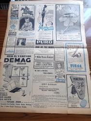 Yeni İstanbul Gazetesi - 3 Aralık 1952 -  Mürebbiye Yazan Hüseyin Rahmi Gürpınar Yazı Dizisi -Cumhurbaşkanı Celal Bayar Saat 16'da İstanbul'da - Malatya Hadisesi - Celal Bayar Selanik'te Ata'nın Evini Ziyaret Etti - İçişleri Bakanı Ethem Menderes - Kansere İlaç Bulma Yarışı - Milli Harp Akademisi Kuruluyor - NATO'nun Emrine Verilecek Askeri Kuvvetlerimiz - Büyük Kardeşim Atatürk Anlatan Makbule Atadan Yazı Dizisi - Denizlerin Efesi Gazi Umur Paşa Yazan Tevfik İnci Yazı Dizisi - Ahmet Emin Yalman'a Yapılan Suikast - Mecidiyeköy'le İstinye Arasında İkinci Yol - Namık Kemal'i Anma Töreni - Yunan Milli Tiyatrosunun Muvaffakiyeti - Nureddin Ahmet İlsevey - 1001 Gece Masalları Sihirli Kandil Çeviren Reşad Nuri Darago Yazı Dizisi - Turistler Ve Topkapı Sarayı - Memleket Ve Dünya Borsa Ve Piyasaları - Çapamarka - Puro Tuvalet Sabunları - Gripin - Demag Cereskalleri - Minerva Dikiş Makinesi